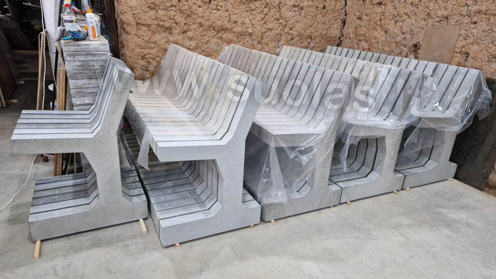 Betoninis suolas parkui, daugiabučių bendrija, viešoji erdvė